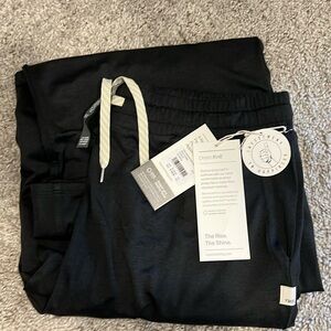 NWT vuori halo essential wideleg pant